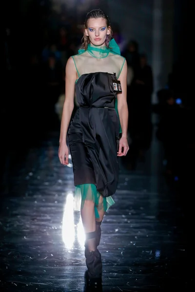 Look 3